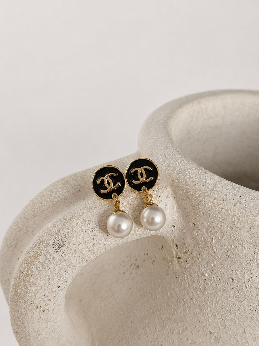 CHANEL PEARL EARRING