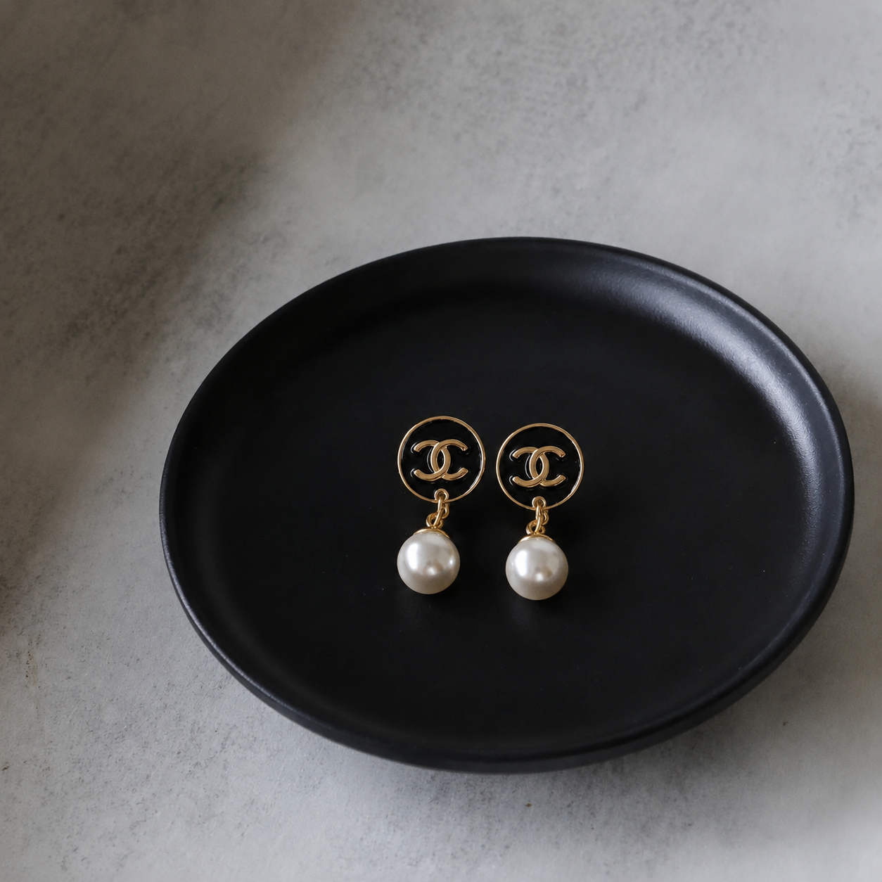 CHANEL PEARL EARRING