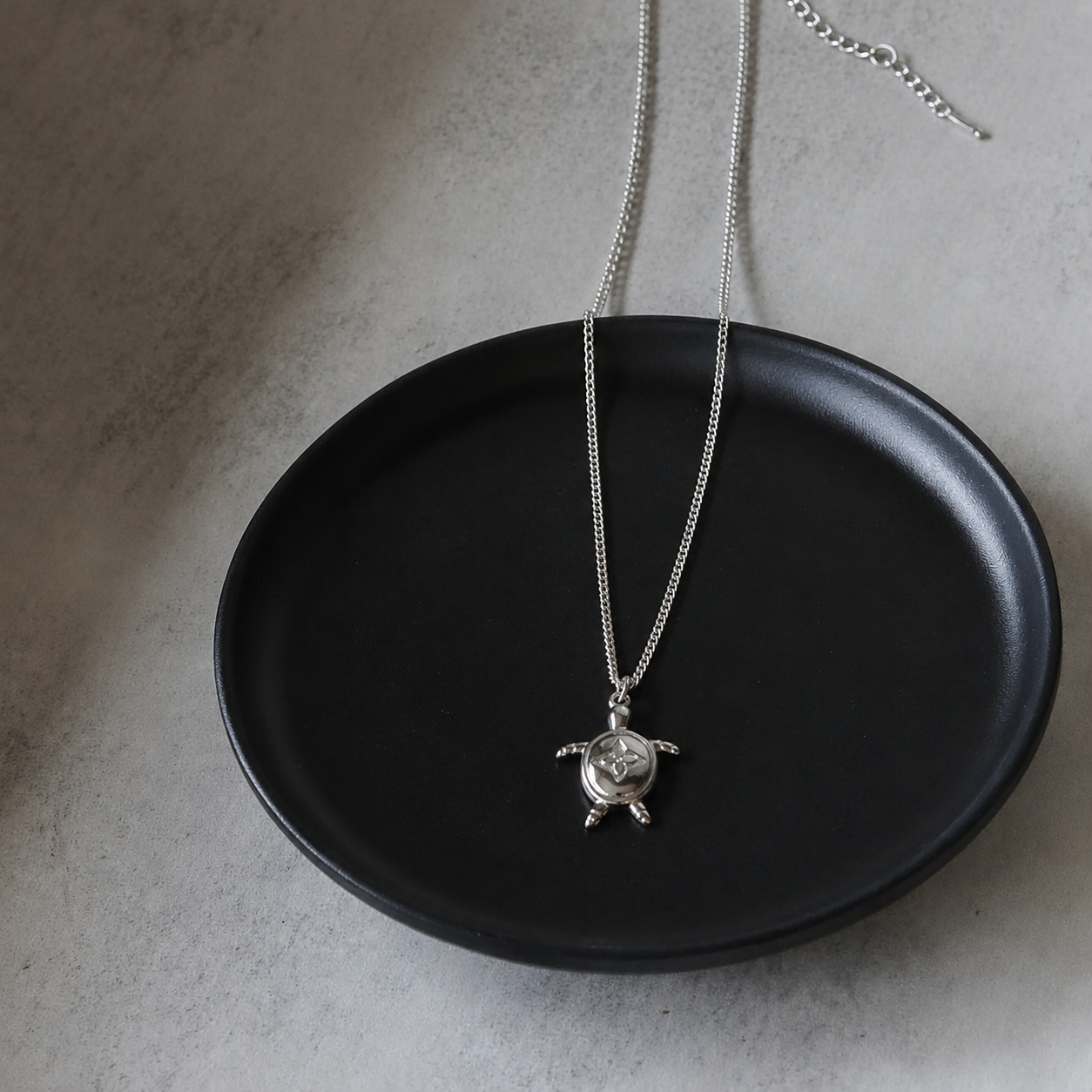 LV TURTLE PENDANT NECKLACE